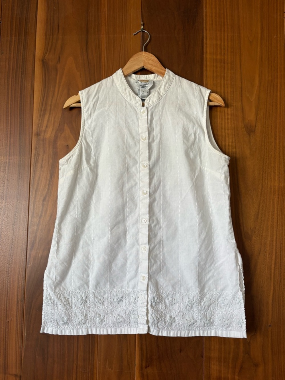 Sleeveless Irish linen Eyelet Button-Front Top floral embroidered Large